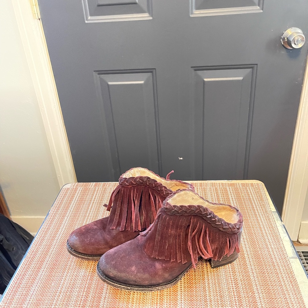 FREEBIRD fringe mules !